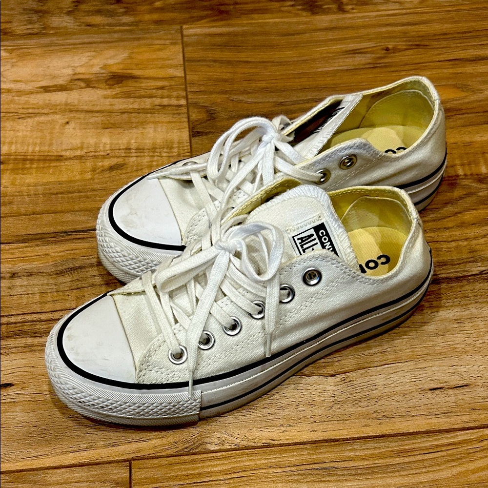 Converse Chuck Taylor All Star Low Top – White – Size US 5M / Women’s